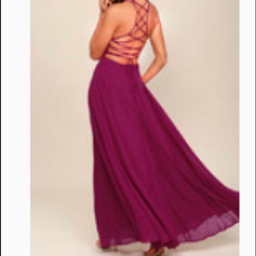 Lulu’s XS formal gown in Magenta